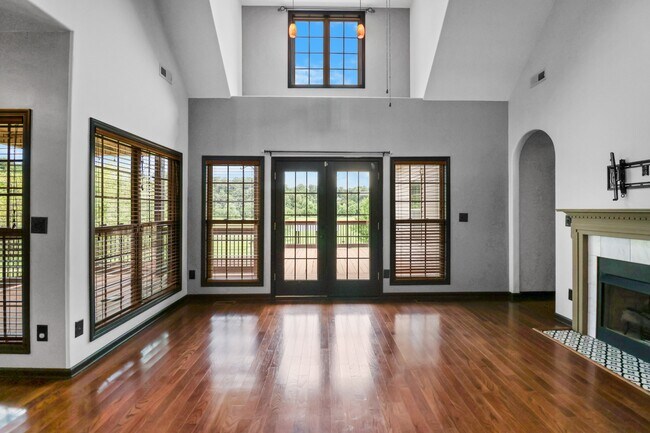 Building Photo - 869 E Accipiter Cir