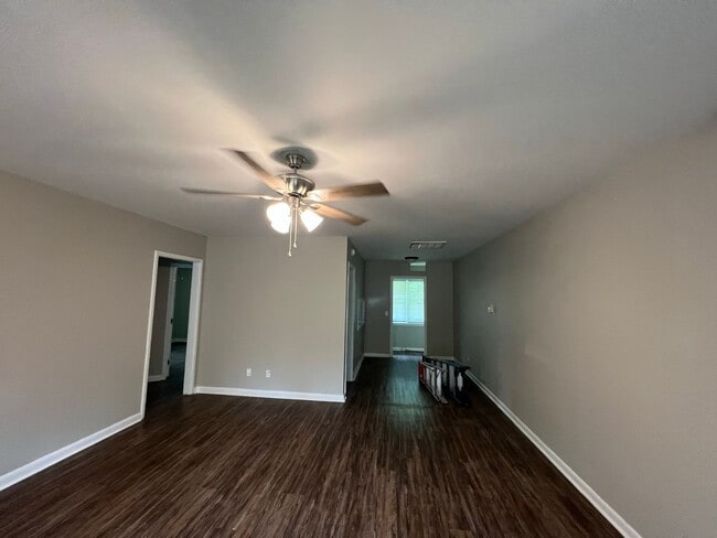 Building Photo - 1407 W Gentilly Rd