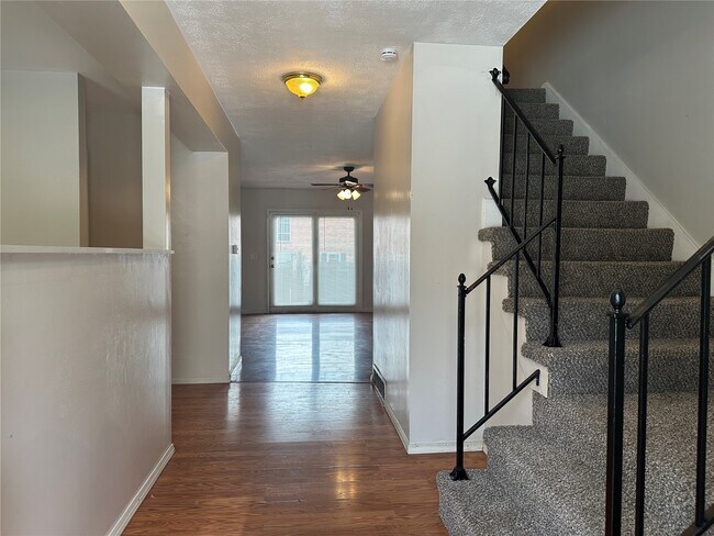 Foto del edificio - 420 Chapel Ridge Dr