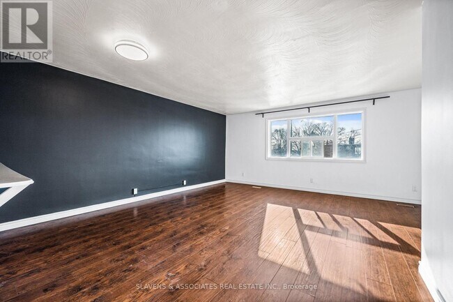 Building Photo - 900a Wilson Ave