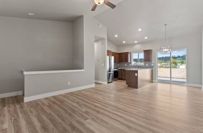 Foto del edificio - Newly Built 4 Bedroom Duplex With Yard