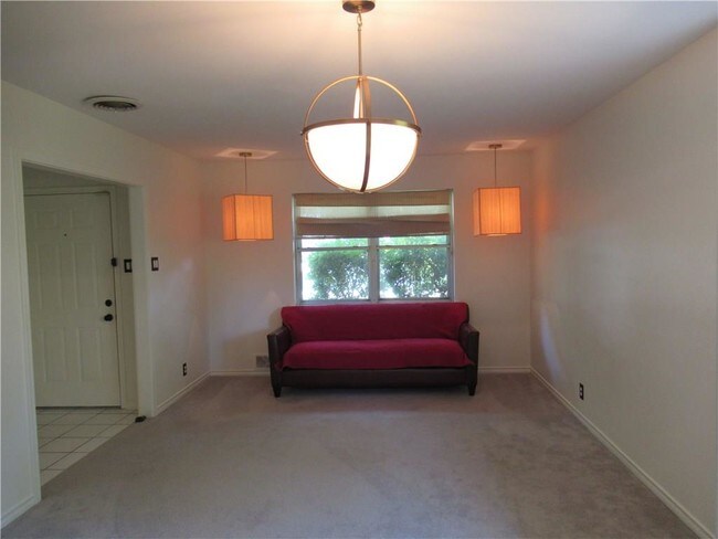 Building Photo - 734 Nottingham Dr