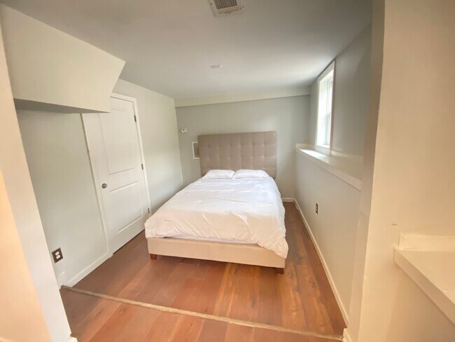 Foto del edificio - 658 Cascade Ave SW