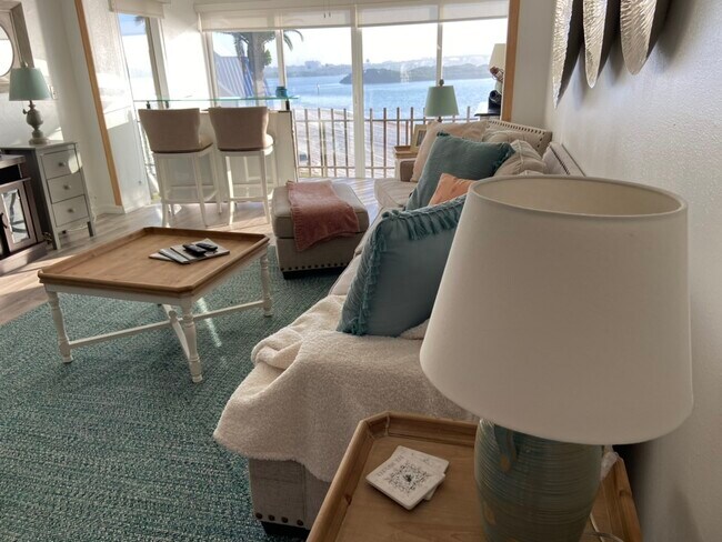 Building Photo - 865 S Gulfview Blvd