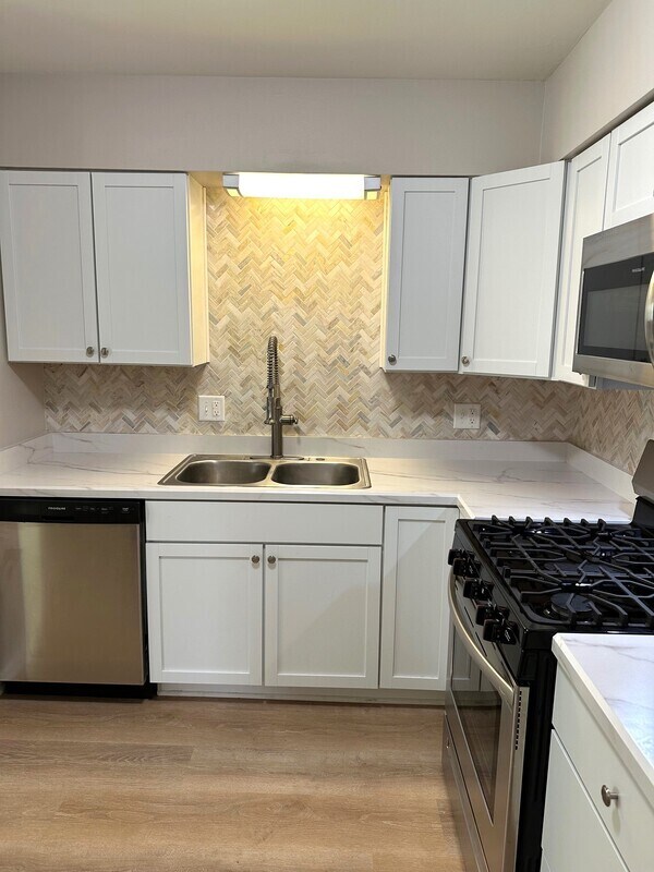 Foto del edificio - 422 Edwards Ave Unit A