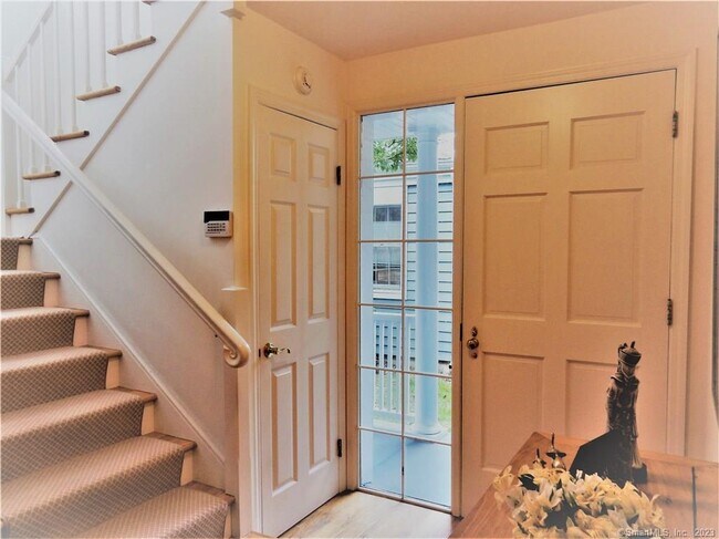 Foto del edificio - 230 Saugatuck Ave