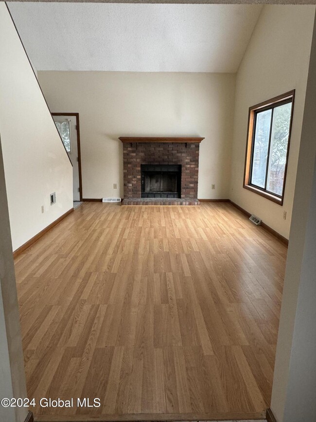 Building Photo - 103 Stone Ridge Ct
