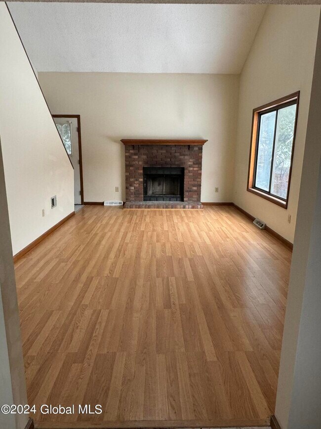 Foto del edificio - 103 Stone Ridge Ct
