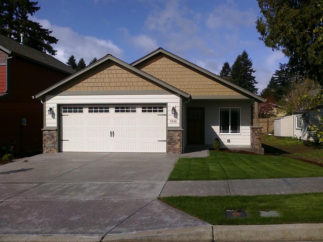 Foto principal - 5206 NE 29th Ave