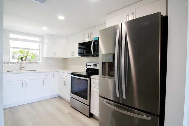Foto del edificio - 9359 Fontainebleau Blvd