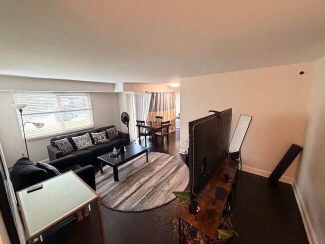 Building Photo - 1604 Renate Dr