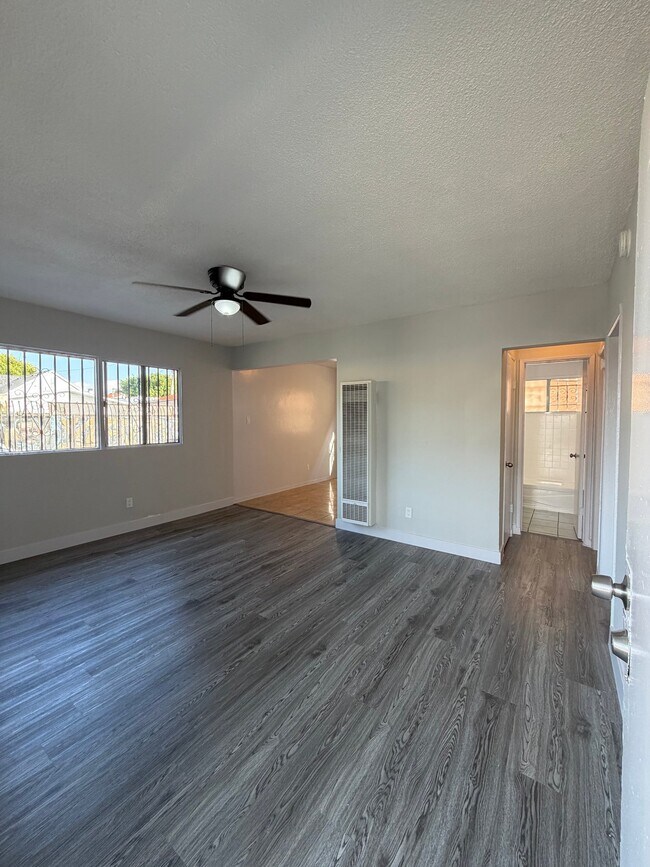 Foto del edificio - 7822 S Western Ave