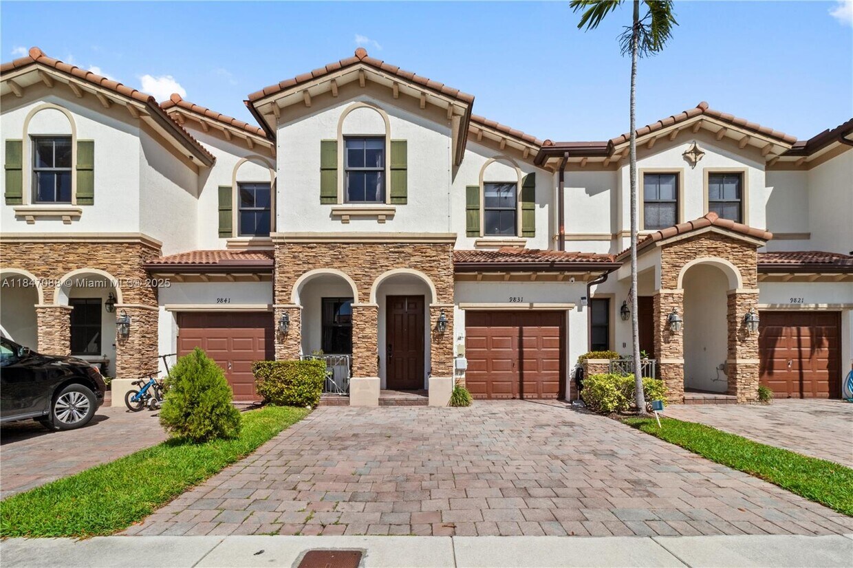 Foto principal - 9831 NW 88th St
