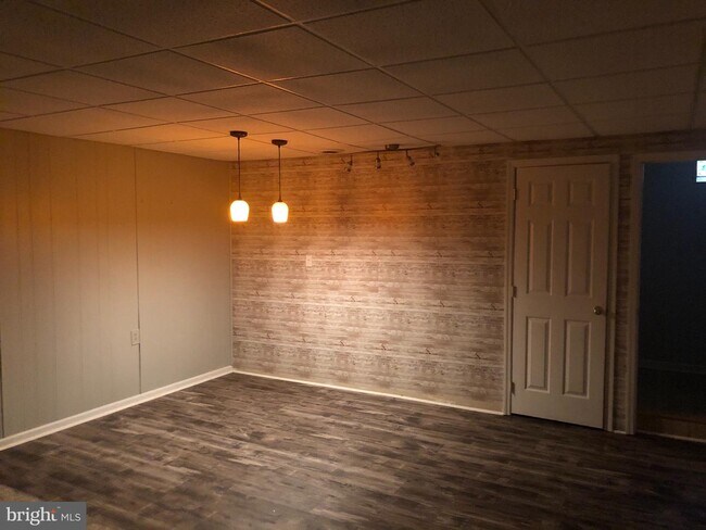 Building Photo - 233 Balin Ct
