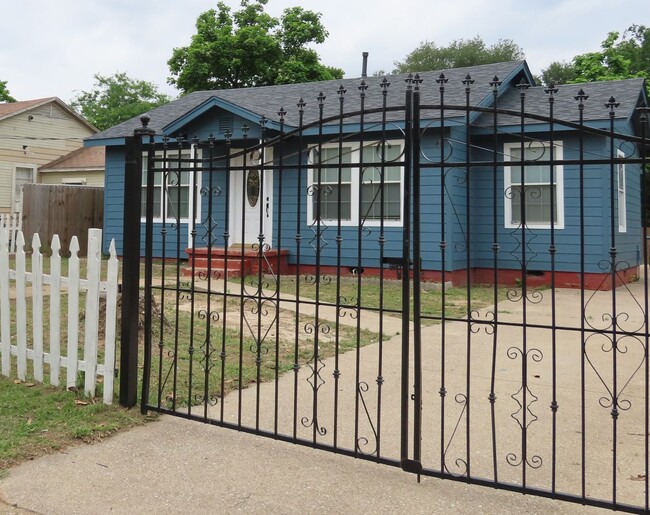 Foto del edificio - Quaint West Side  3 bedroom 2 Bath Home!