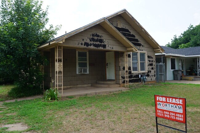 Building Photo - 2111 Princeton Ave