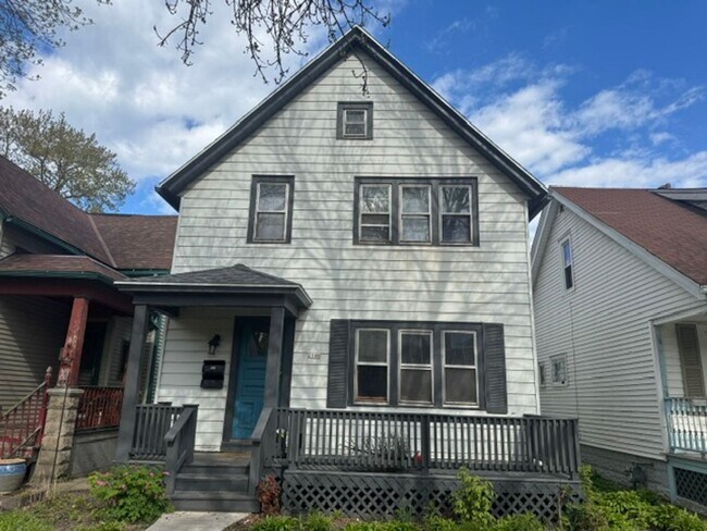 Building Photo - 2146 S Aldrich St
