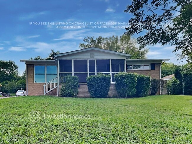 Building Photo - 2418 Senior Dr