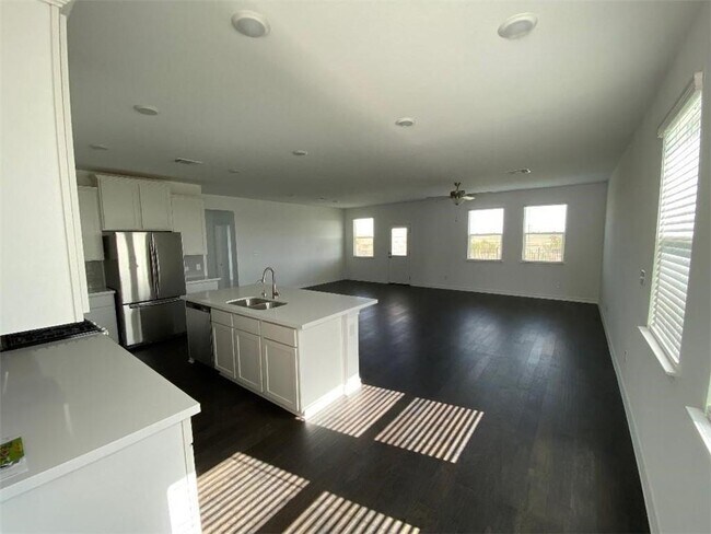 Building Photo - 1009 Sandra Ann Wy