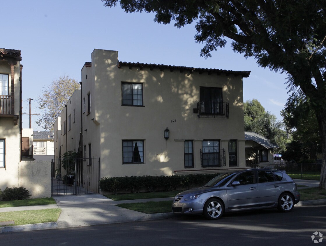 Building Photo - 921 N Lacy St