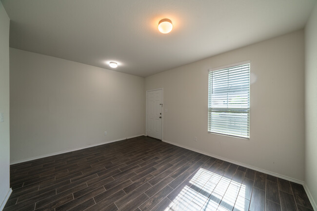 Building Photo - 27703 Sienna Crk