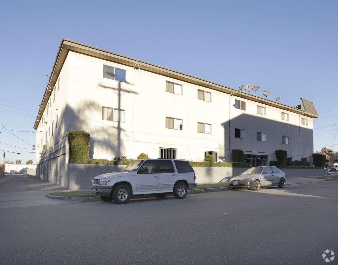 Building Photo - Victory Court Apartment Homes