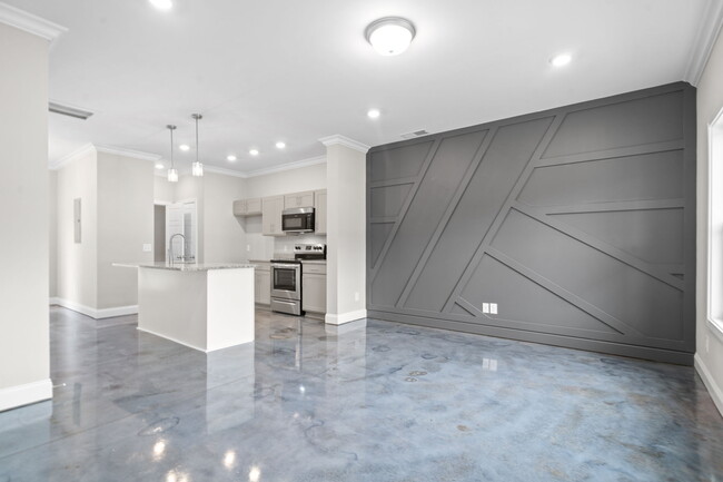 Building Photo - Crossland