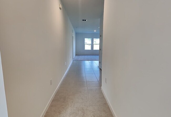 Building Photo - 420 Hennepin Lp