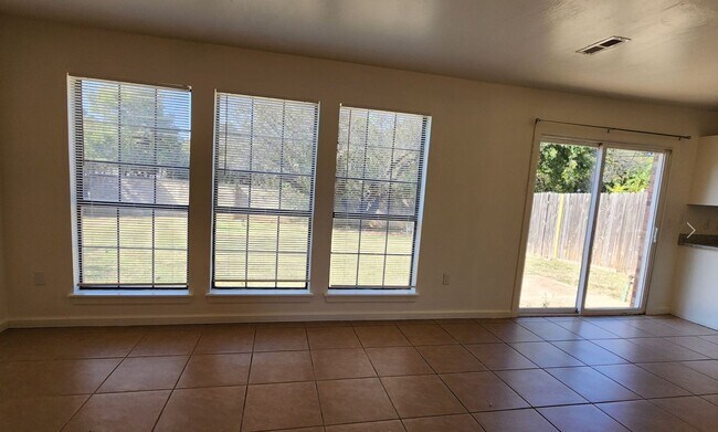 Foto del edificio - 3 Bed 2 Bath Townhome!