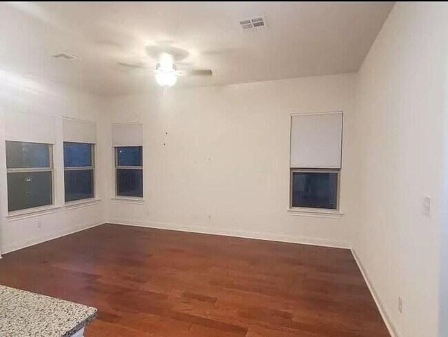 Foto del edificio - 5285 Lusso Trl