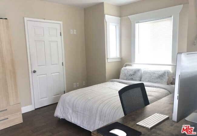Foto del edificio - 1268 W 35th Pl