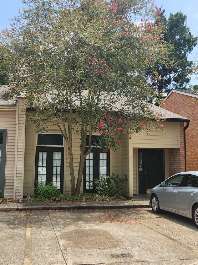 Primary Photo - 10 Audubon Oaks Blvd