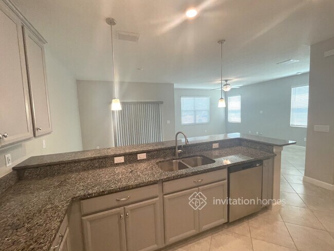 Building Photo - 2838 Coach Manors Way