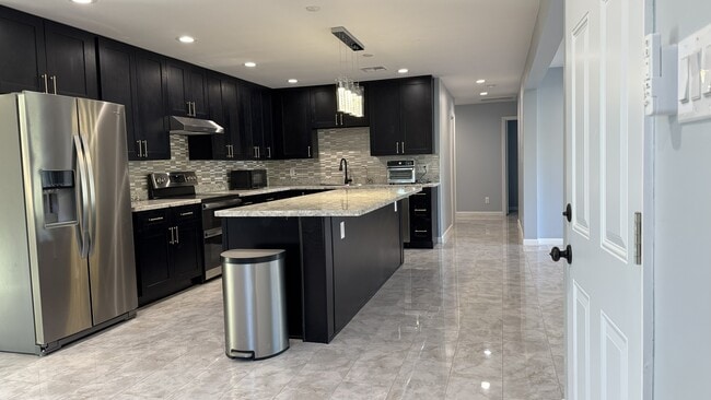 Foto del edificio - 6843 E Loma Land Dr