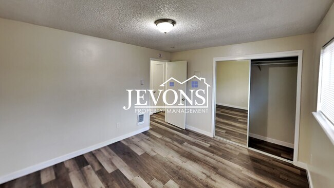 Foto del edificio - 607 N 6th Ave