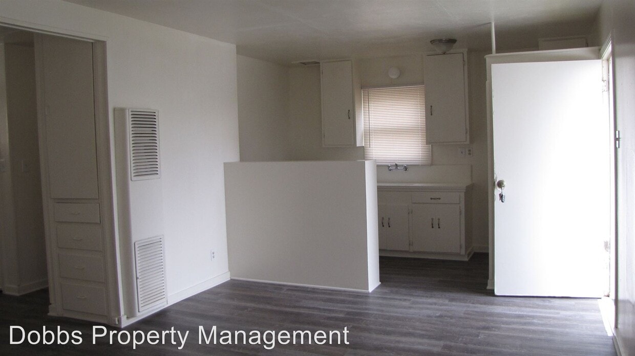 Primary Photo - 105 Brighton Way