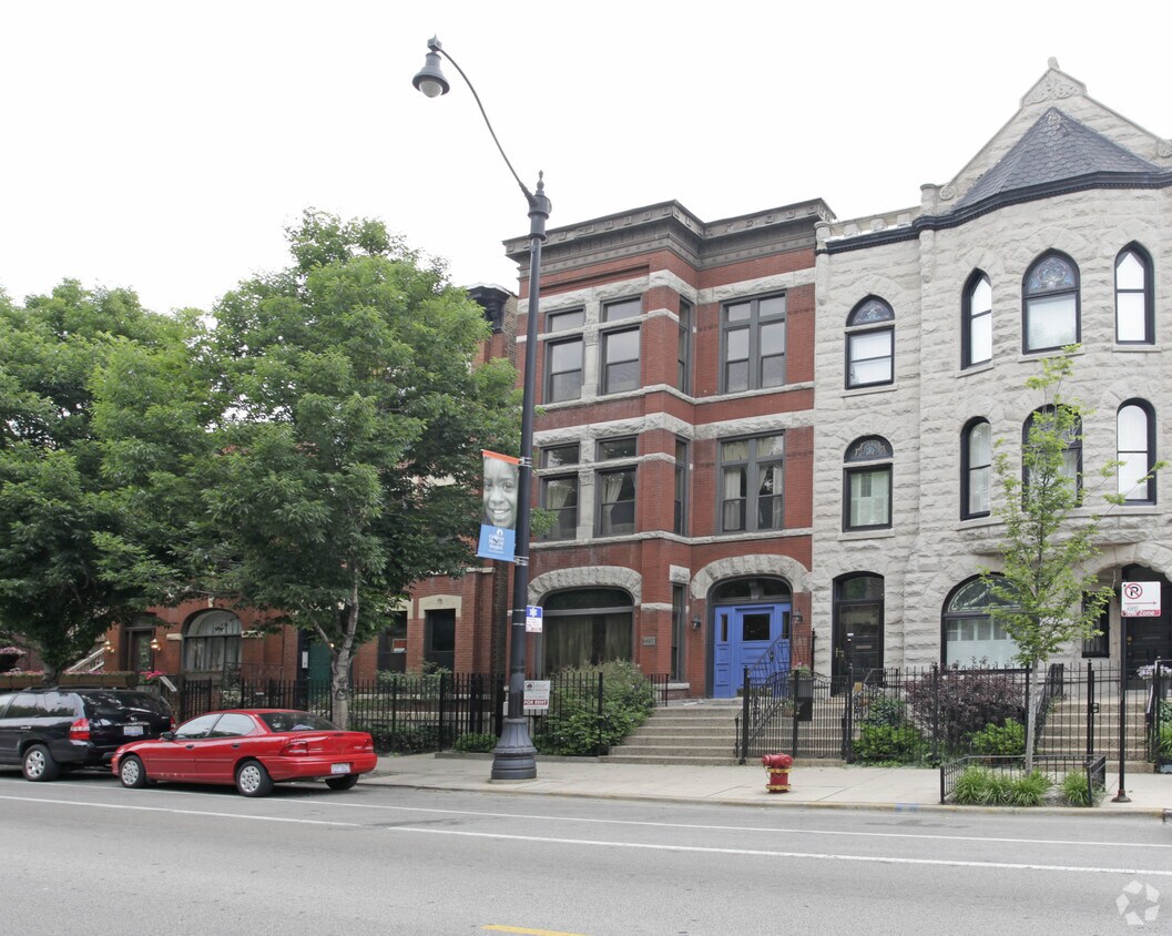 Building Photo - 2235 N Halsted St