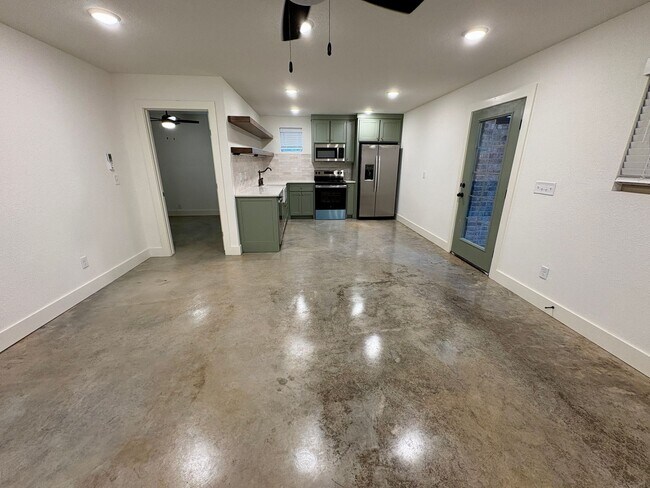 Building Photo - MTR2a-4