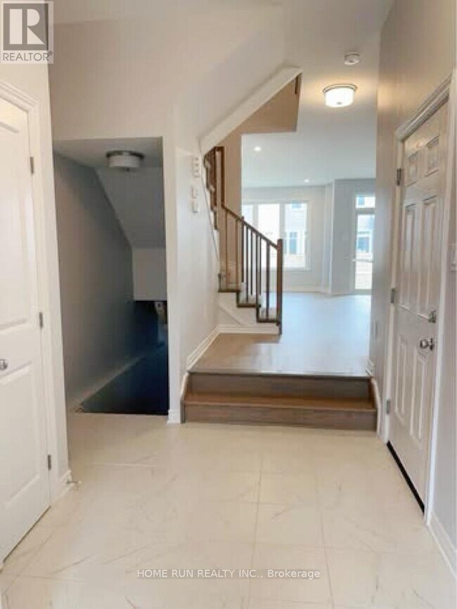 Building Photo - 704 Pipit Ln