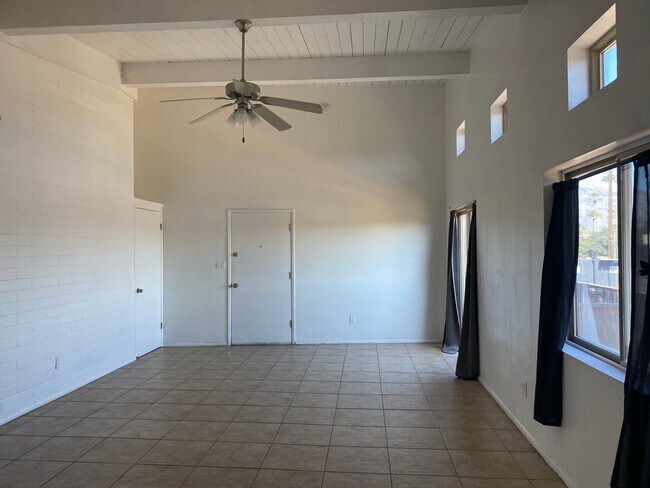 Building Photo - 2525 N Alvernon Way