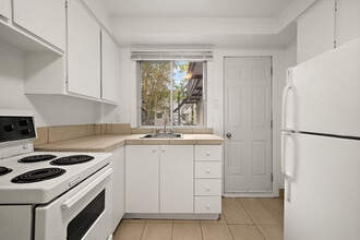 Building Photo - 3341 Av Maréchal
