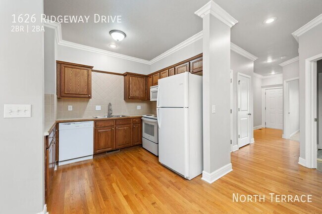 Building Photo - ? Gorgeous 2-Bedroom Townhome with a Huge ...
