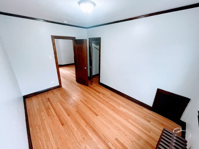 Building Photo - 4508 W Wrightwood Ave