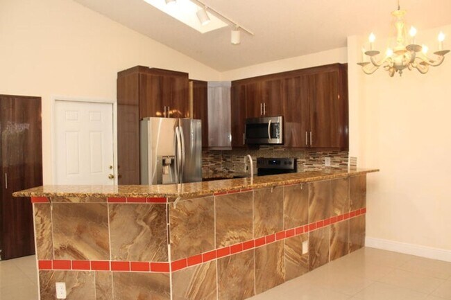 Foto del edificio - 7705 Forest Green Ln