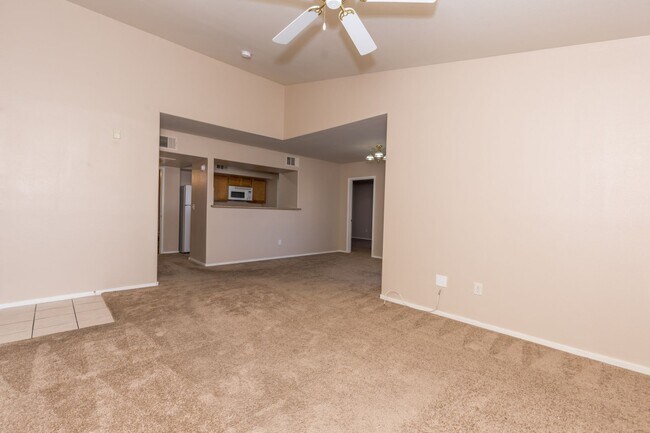 Foto del edificio - Lovely 2-Bedroom Condo in the Tuscano Comm...