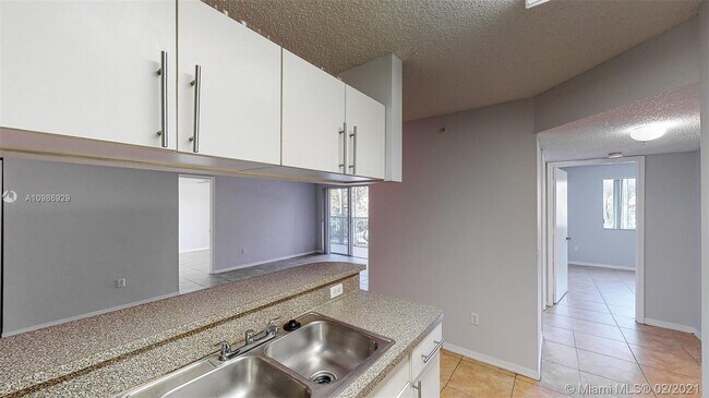 Building Photo - 430 S Park Rd
