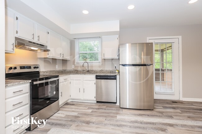 Building Photo - 704 Berkshire Dr