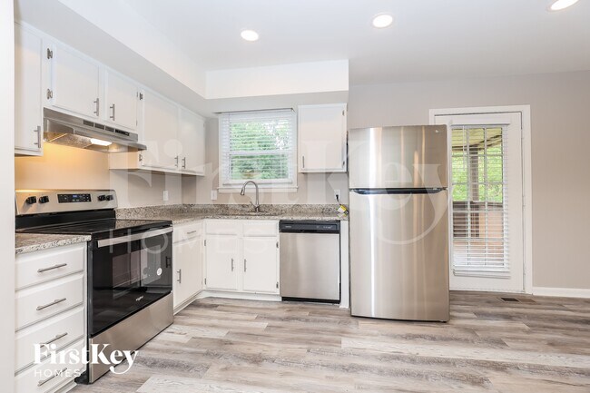 Foto del edificio - 704 Berkshire Dr