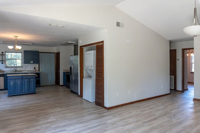 Building Photo - 1521 Cinnamon Bear Cir