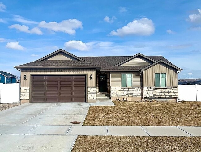Building Photo - 2230 Roy Dr